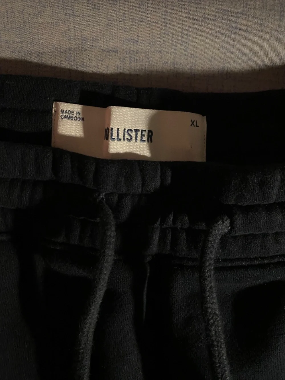 Hollister 7” Sweatshorts - Picture 2 of 3